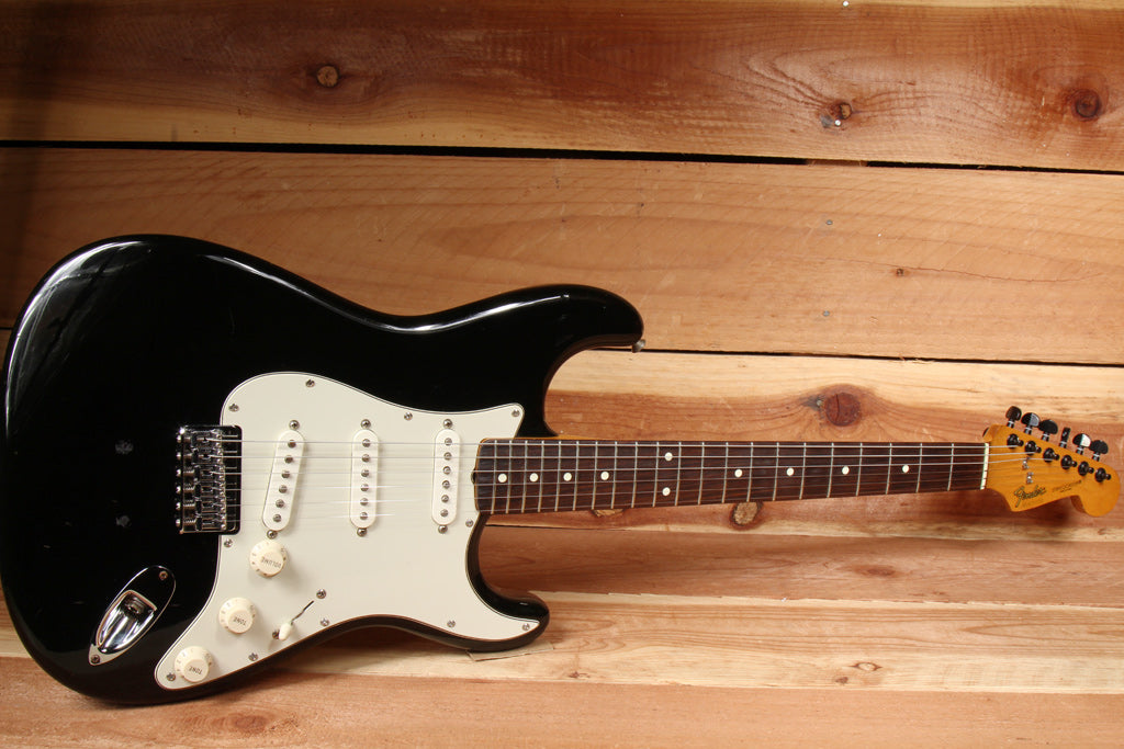 FENDER CLASSIC SERIES 60s STRATOCASTER Road Worn White Faded Strat