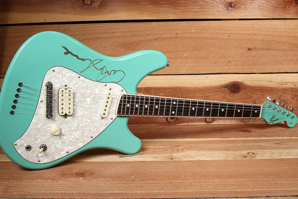 SQUIER VENUS Signed! Courtney Love Autograph Guitar Vista