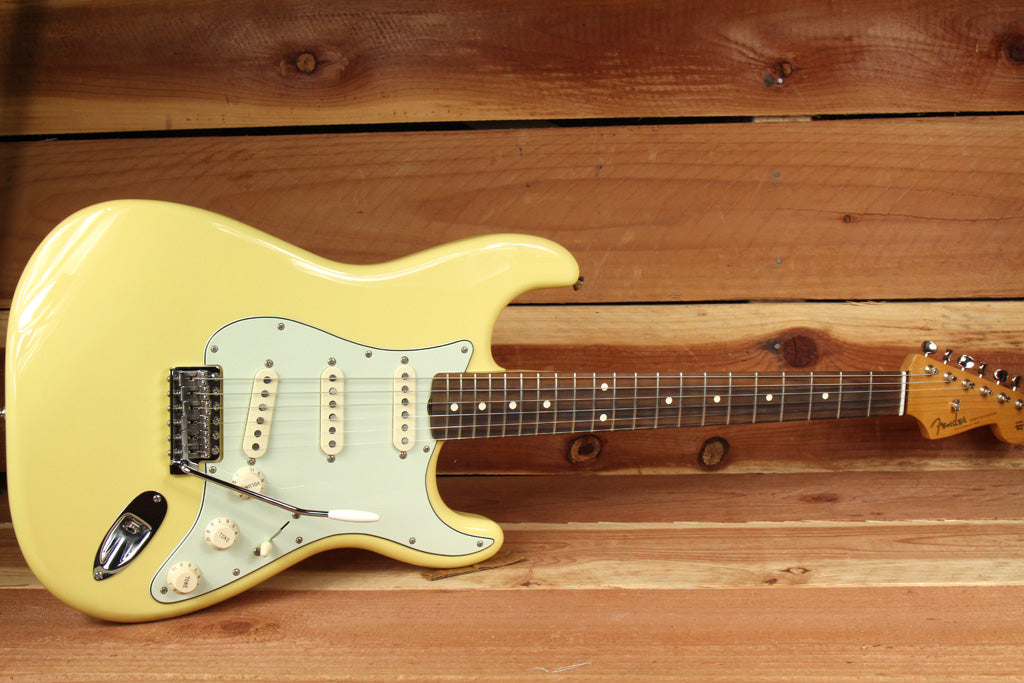 FENDER Rare Mint Canary CLASSIC SERIES FSR 60s STRATOCASTER