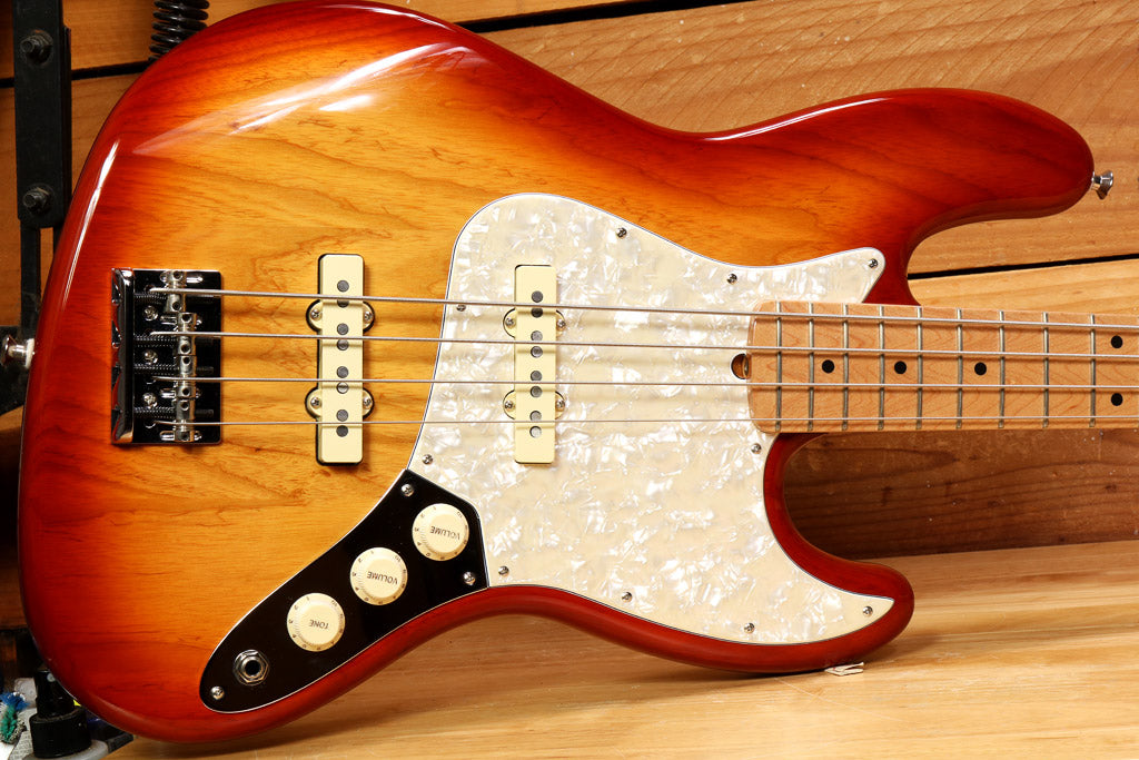 2019 Fender Limited Edition Lightweight Ash American Professional Jazz Bass + OHSC 01383