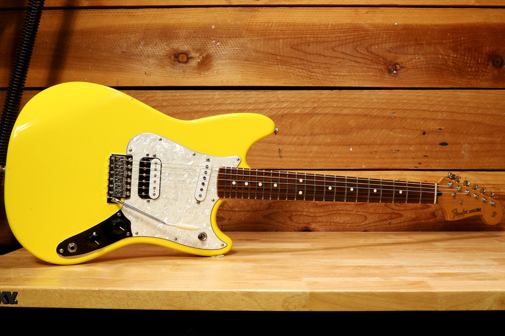 Fender 2002 Deluxe Series Cyclone MIM Graffiti Yellow Atomic Humbucker Bag 59907