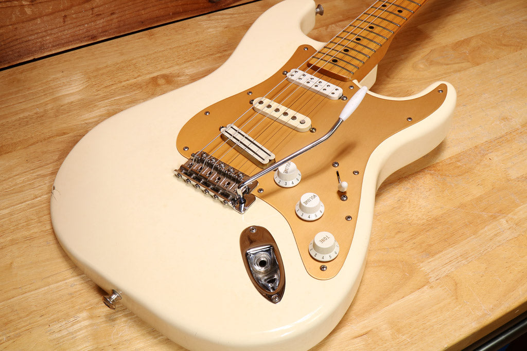 Fender Classic Series 70s Stratocaster w/ Duncan Pickups 2002 - Oly White 61400