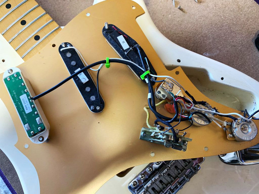 Fender Classic Series 70s Stratocaster w/ Duncan Pickups 2002 - Oly White 61400