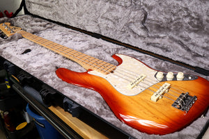 2019 Fender Limited Edition Lightweight Ash American Professional Jazz Bass + OHSC 01383