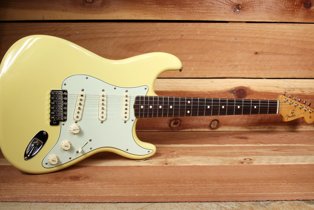 FENDER CLASSIC SERIES 60s STRATOCASTER Rare Canary Diamond Yellow Strat 64964