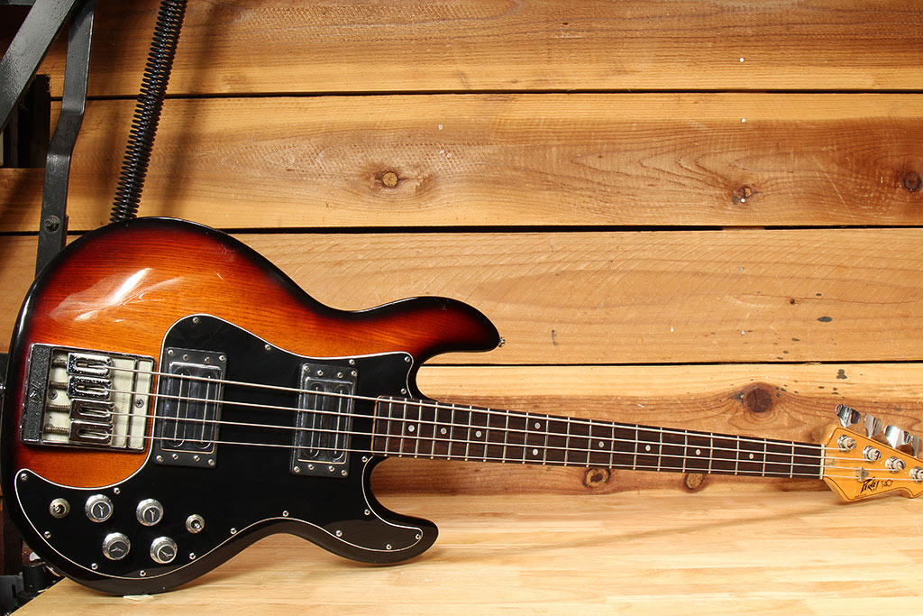 PEAVEY T-40 Vintage 1983 Bass Sunburst & Rosewood USA Blade PUs 54835