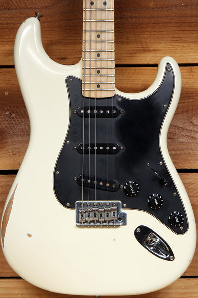 FENDER CLASSIC SERIES 60s STRATOCASTER Road Worn White Faded Strat