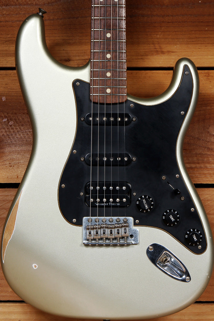 FENDER CLASSIC SERIES 60s STRATOCASTER Road Worn White Faded