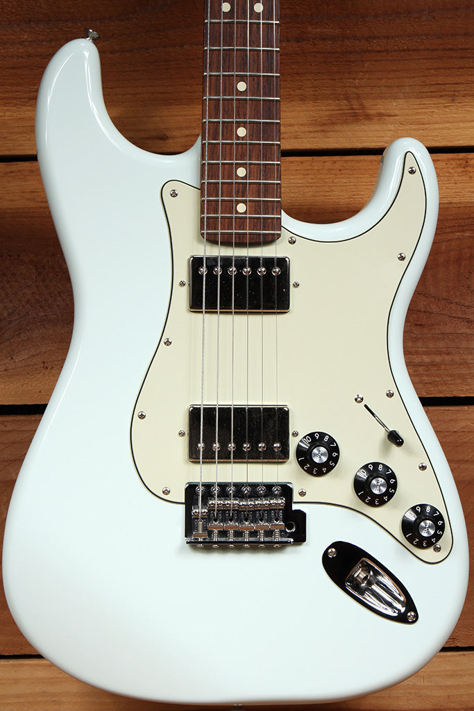 ギター Fender Black and Chrome HH stracaster s-l400.jpg