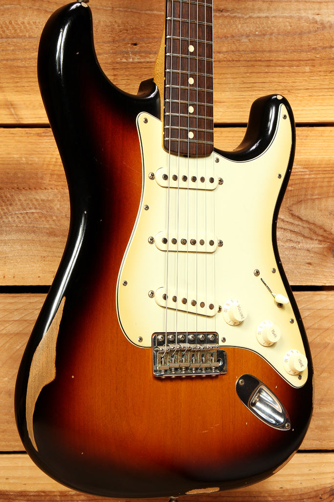 FENDER CLASSIC SERIES 60s STRATOCASTER Road Worn White Faded Strat