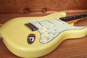 FENDER CLASSIC SERIES 60s STRATOCASTER Rare Canary Diamond Yellow Strat 65243