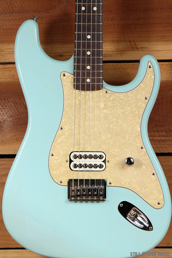 FENDER 2002 TOM DELONGE STRATOCASTER DAPHNE BLUE Killer FENDER 2002 TOM DELONGE STRATOCASTER DAPHNE BLUE Killer
